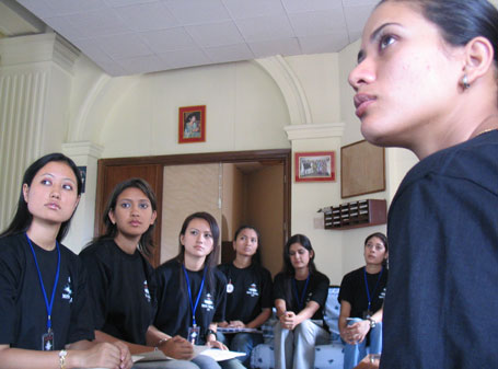 miss_nepal_2005_aspirants2
