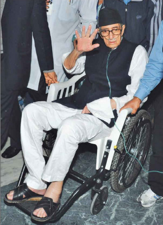 girija prasad koirala coming out of hospital