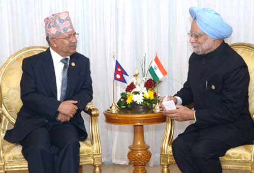 Nepali Prime Minister Madhav Kumar Nepal with his Indian counterpart Manmonah Singh